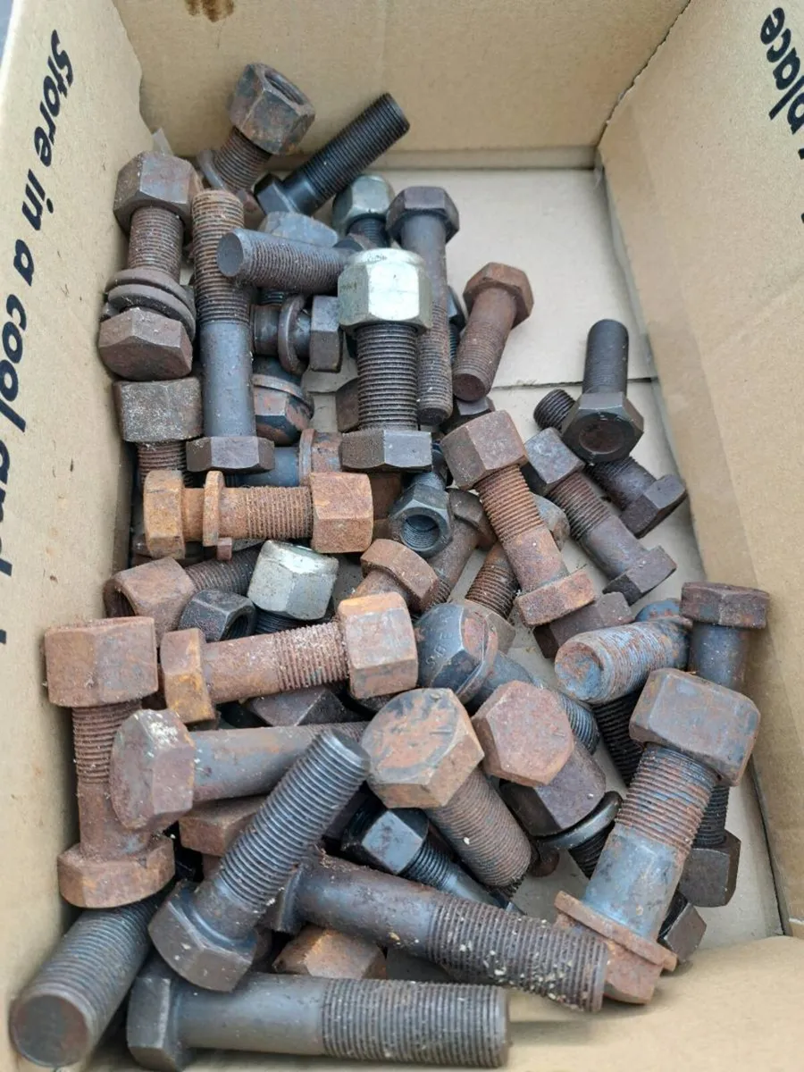Box  heavy duty  bolts  nuts - Image 1