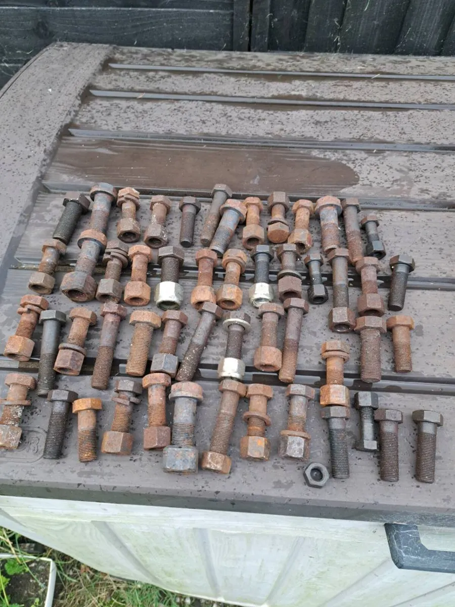 Box  heavy duty  bolts  nuts - Image 2