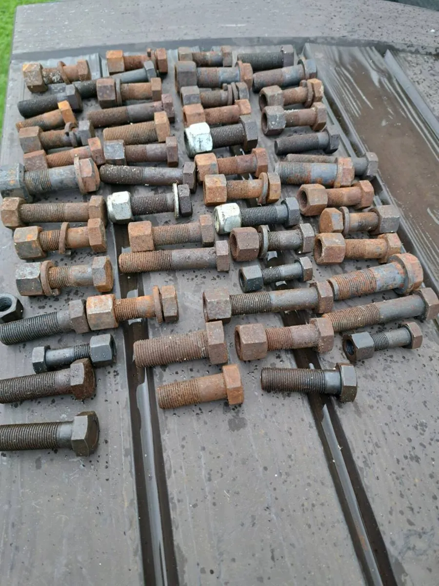 Box  heavy duty  bolts  nuts - Image 4