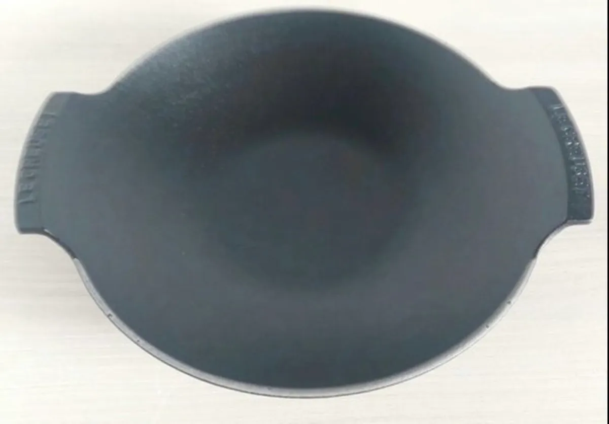 Le Creuset mini wok with lid - Image 4