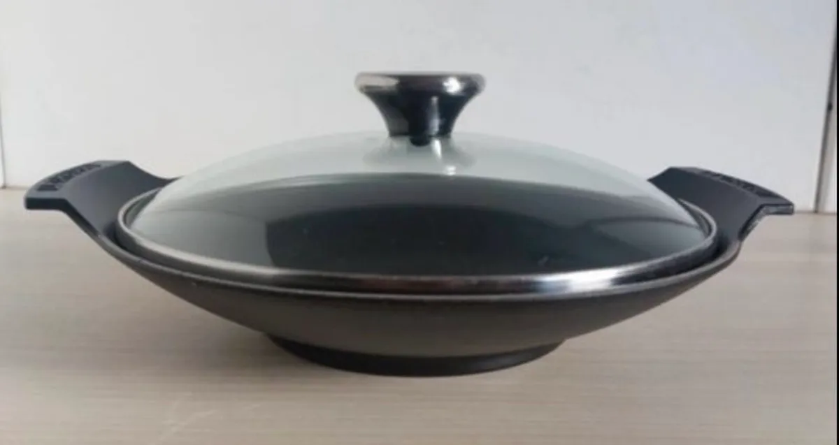 Le Creuset mini wok with lid - Image 2