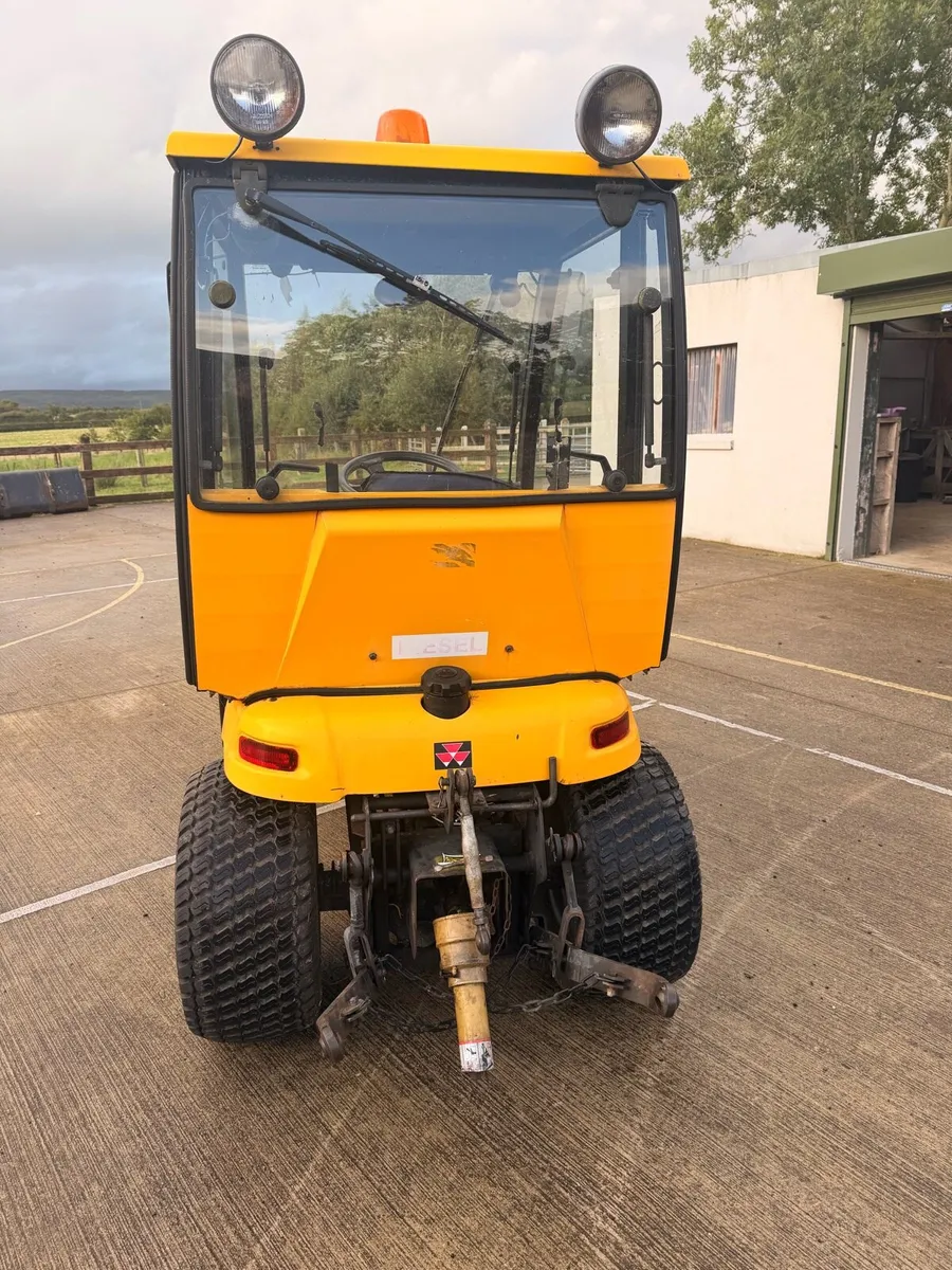 MF Tractor 2927 27bhp  / 4x4 / front & rear pto - Image 4