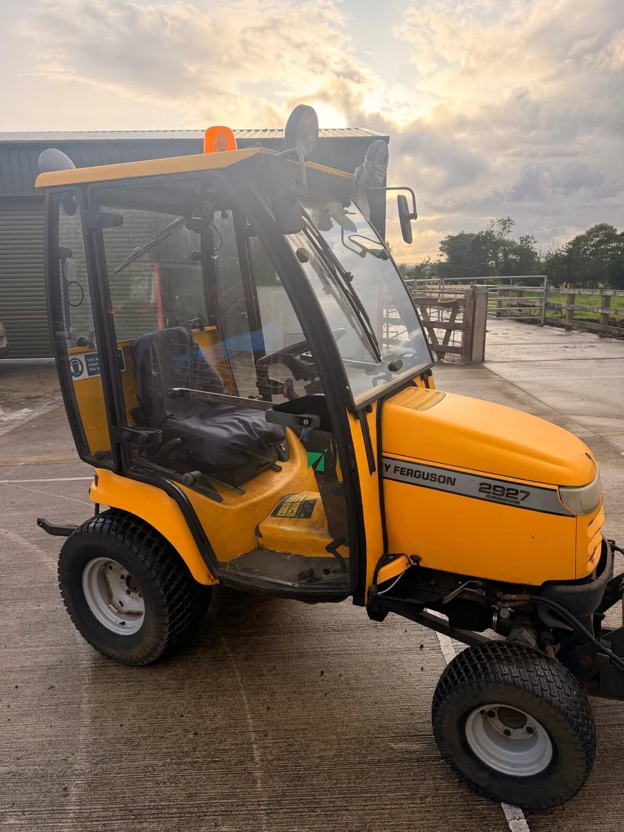 MF Tractor 2927 27bhp  / 4x4 / front & rear pto - Image 1