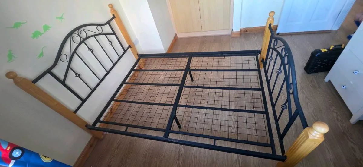 Bed frame - Image 1