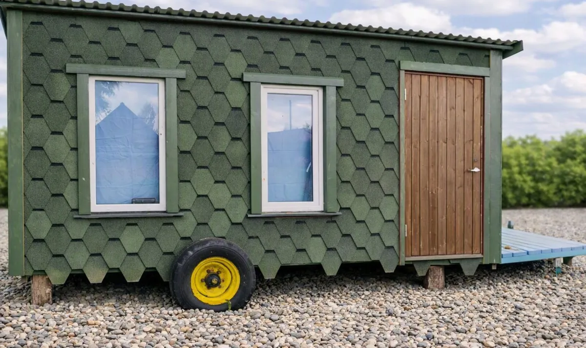 2-bed mobile unit, mains wired, good condition - Image 2