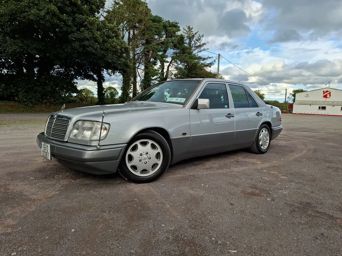 Mercedes-Benz E-Class 1993 - Image 1