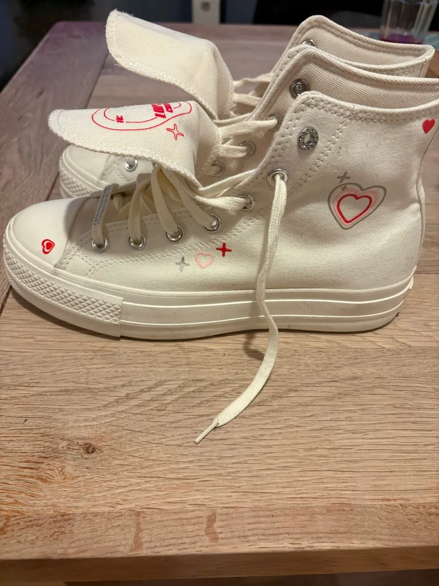Converse Sneakers Size 7.5 – Worn Once - Image 1