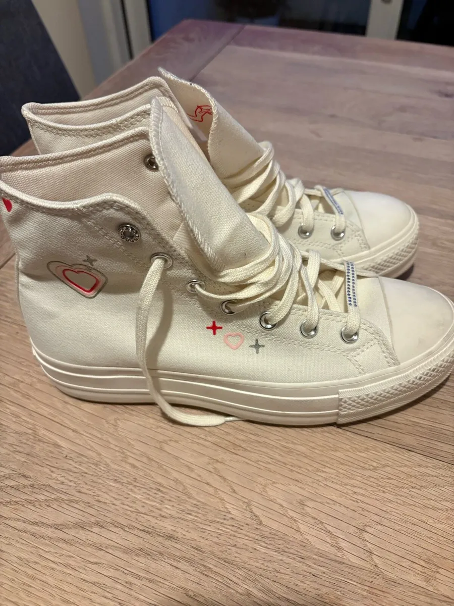 Converse Sneakers Size 7.5 – Worn Once - Image 2