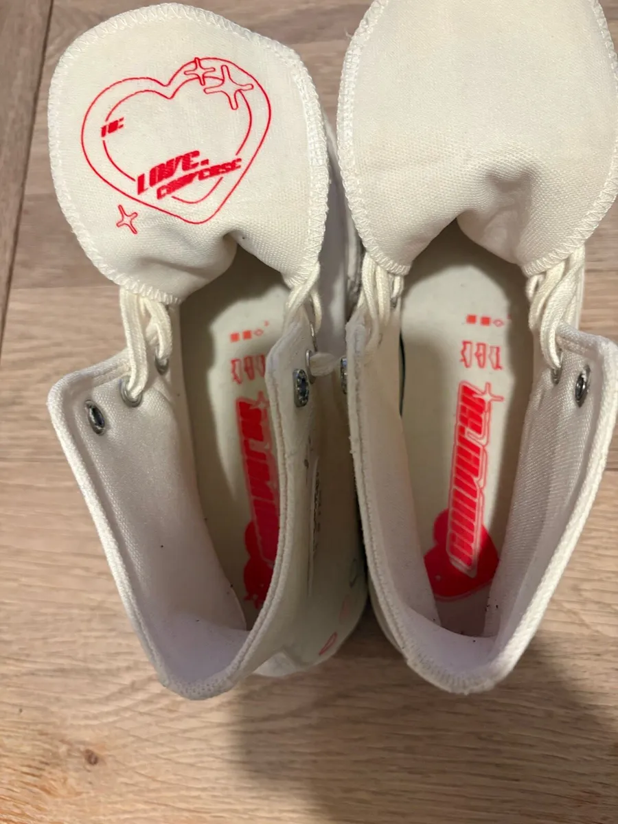 Converse Sneakers Size 7.5 – Worn Once - Image 4