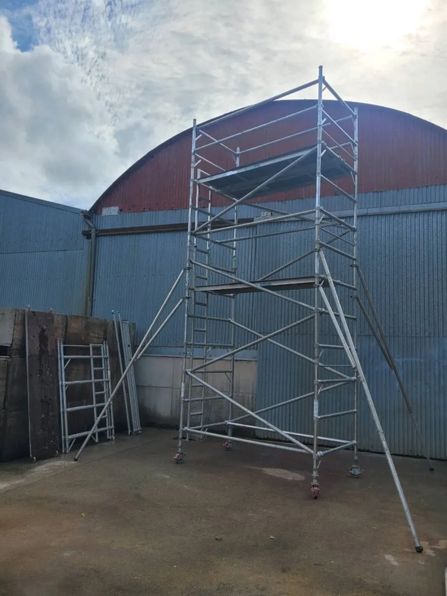 Aluminium scaffold tower,  FREE DELIVERY - Image 1