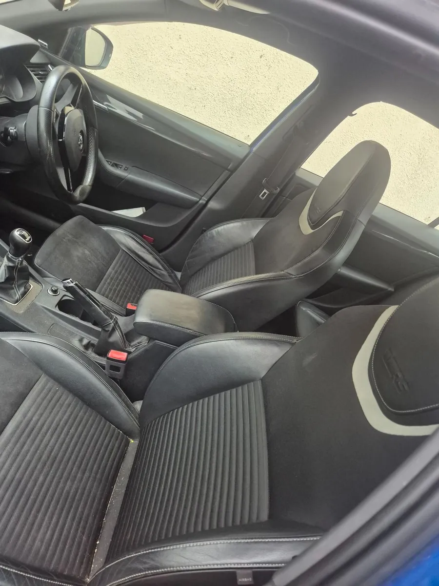 Skoda octavia  2.0tdi n runner for parts or repair - Image 4