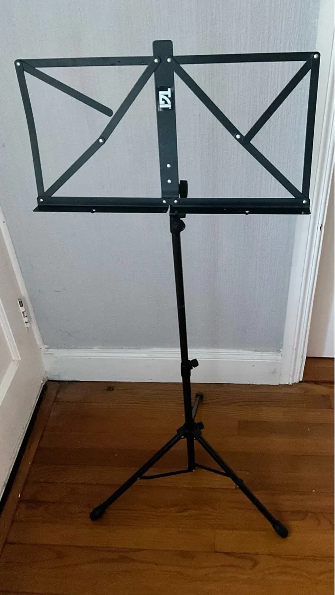 TGI Adjustable Music Stand - Image 1