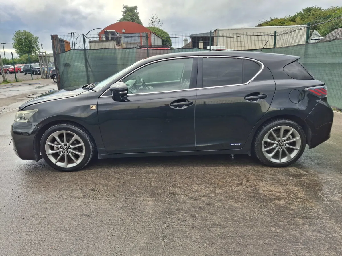 132 Lexus CT200 Advance  Hybrid - Image 3