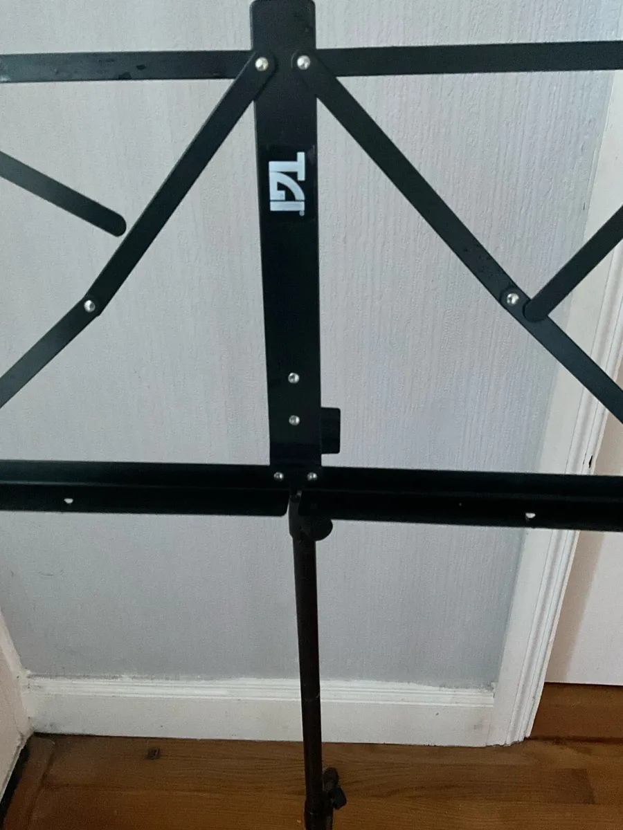 TGI Adjustable Music Stand - Image 2