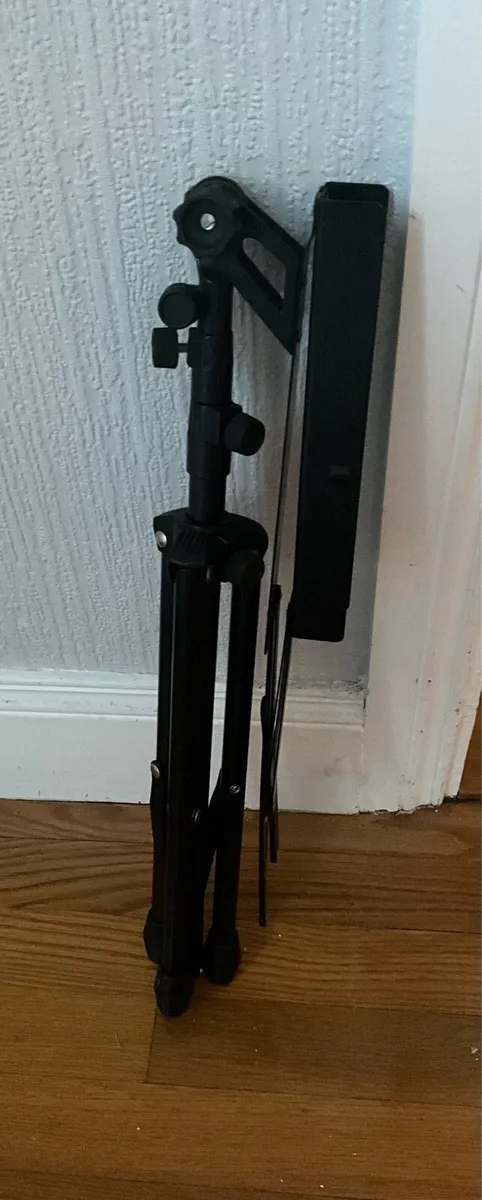 TGI Adjustable Music Stand - Image 3