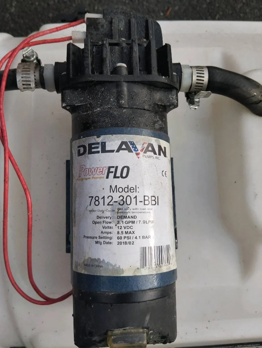 25 gallon sprayer, pump and extended lance - Image 2