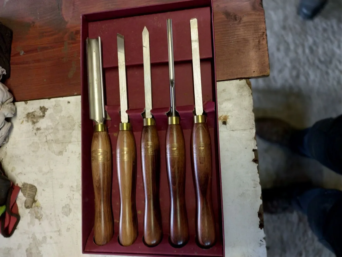 Wood turning lathe plus accessories - Image 2