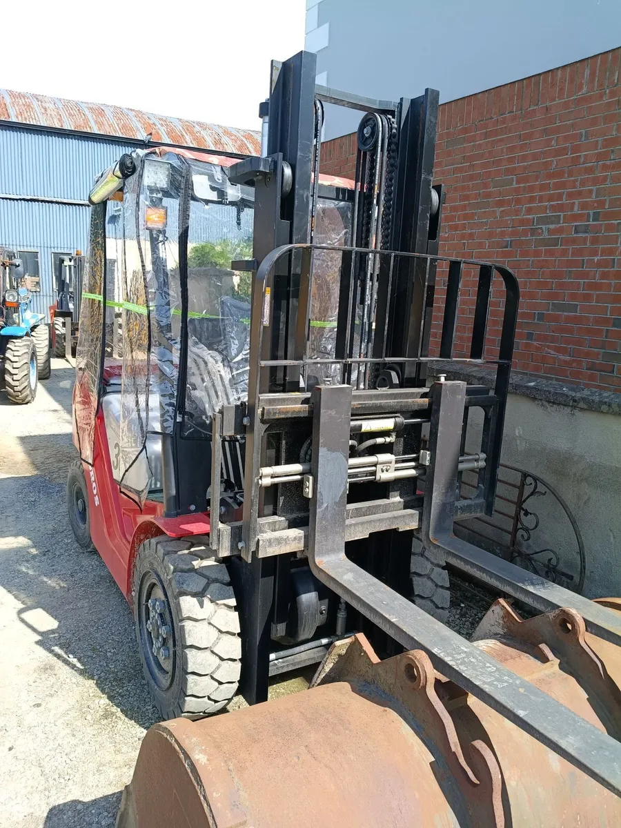 Forklift - Image 3