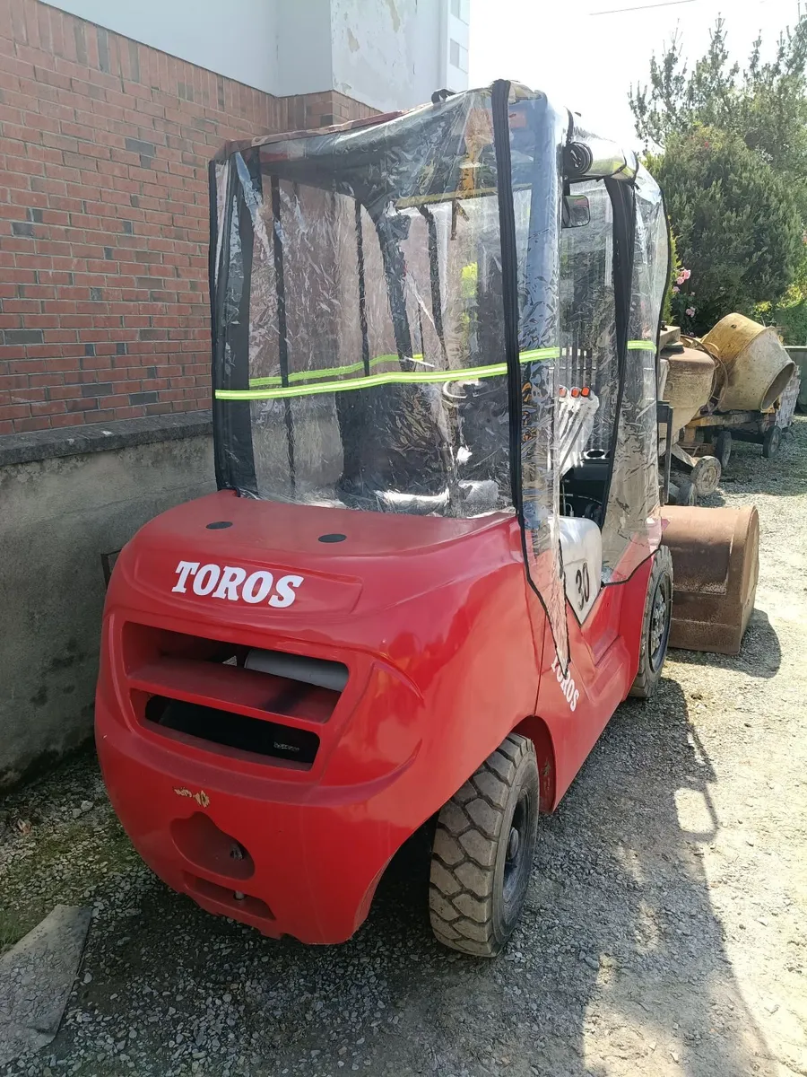 Forklift - Image 4