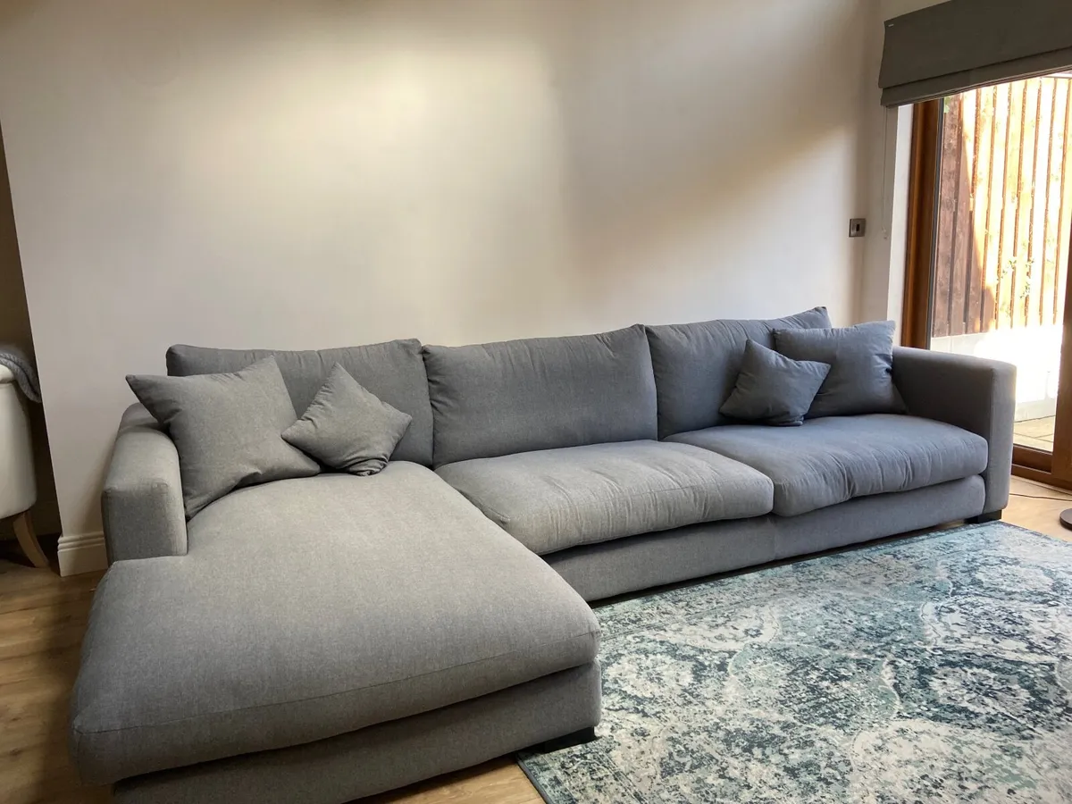 Very Comfortable 4-Seater Left-Hand Chaise Sofa (W - Image 1