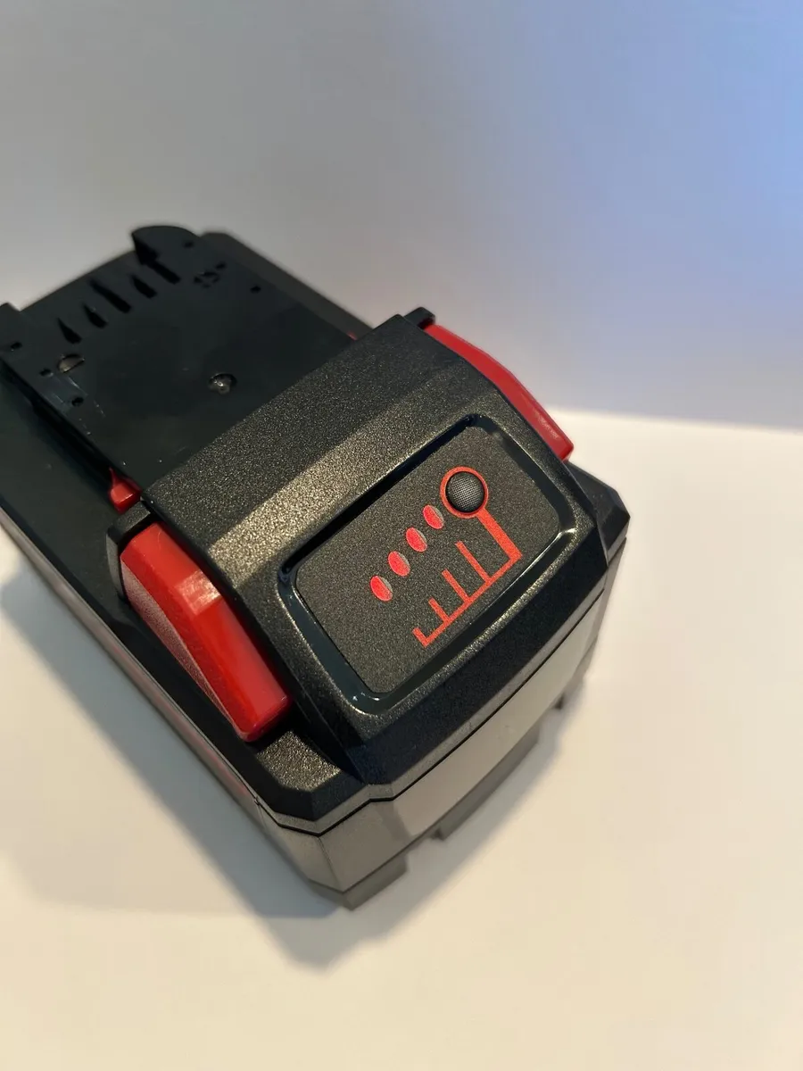 Milwaukee M18 18v 12Ah Lithium Ion Battery New - Image 4
