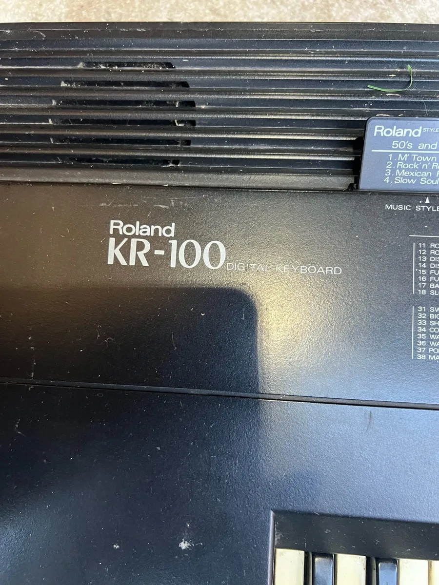 Roland KR-100 Digital Keyboard - Image 2