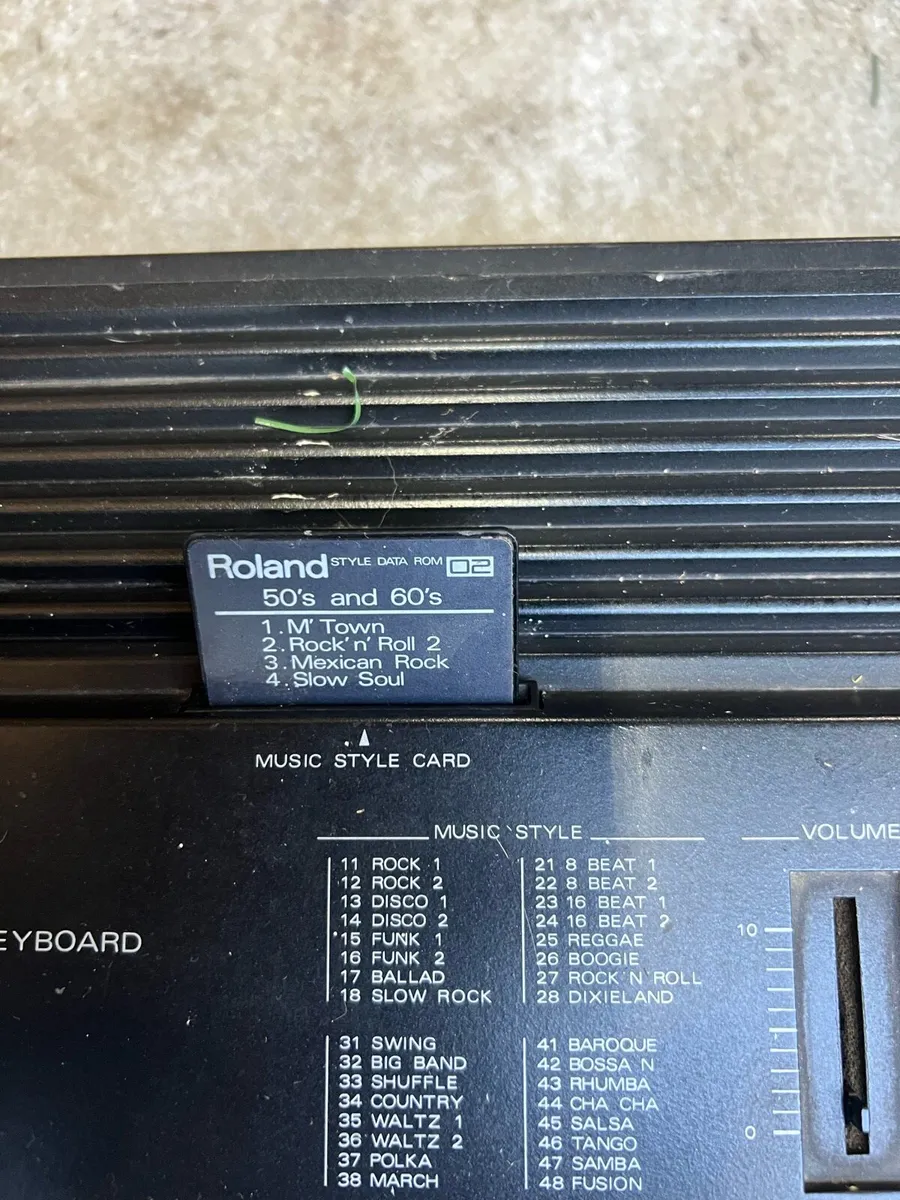 Roland KR-100 Digital Keyboard - Image 3