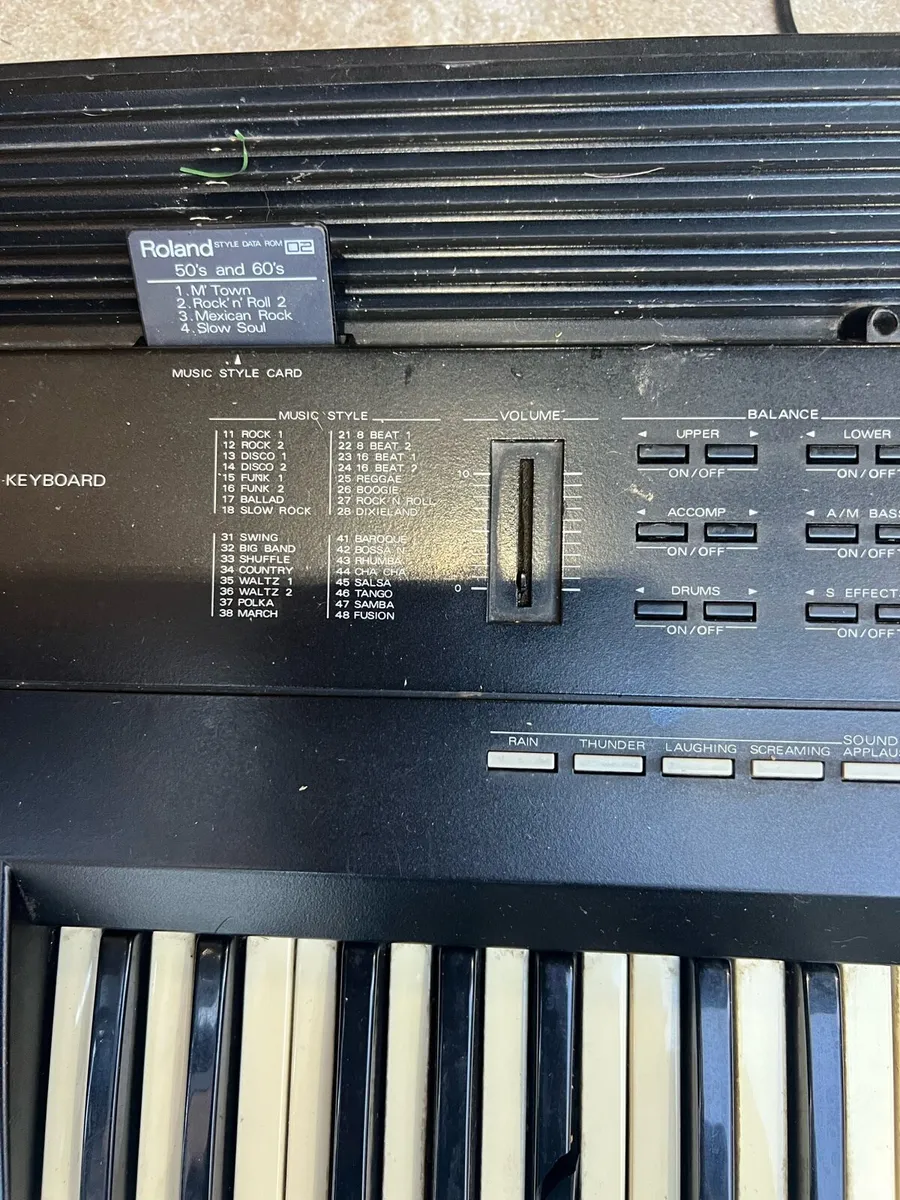 Roland KR-100 Digital Keyboard - Image 4