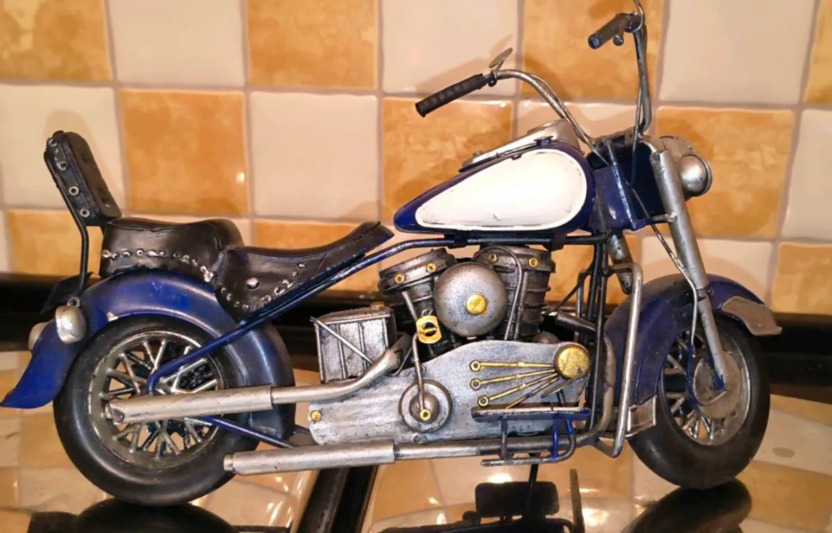 Model Motorcycle - Image 1