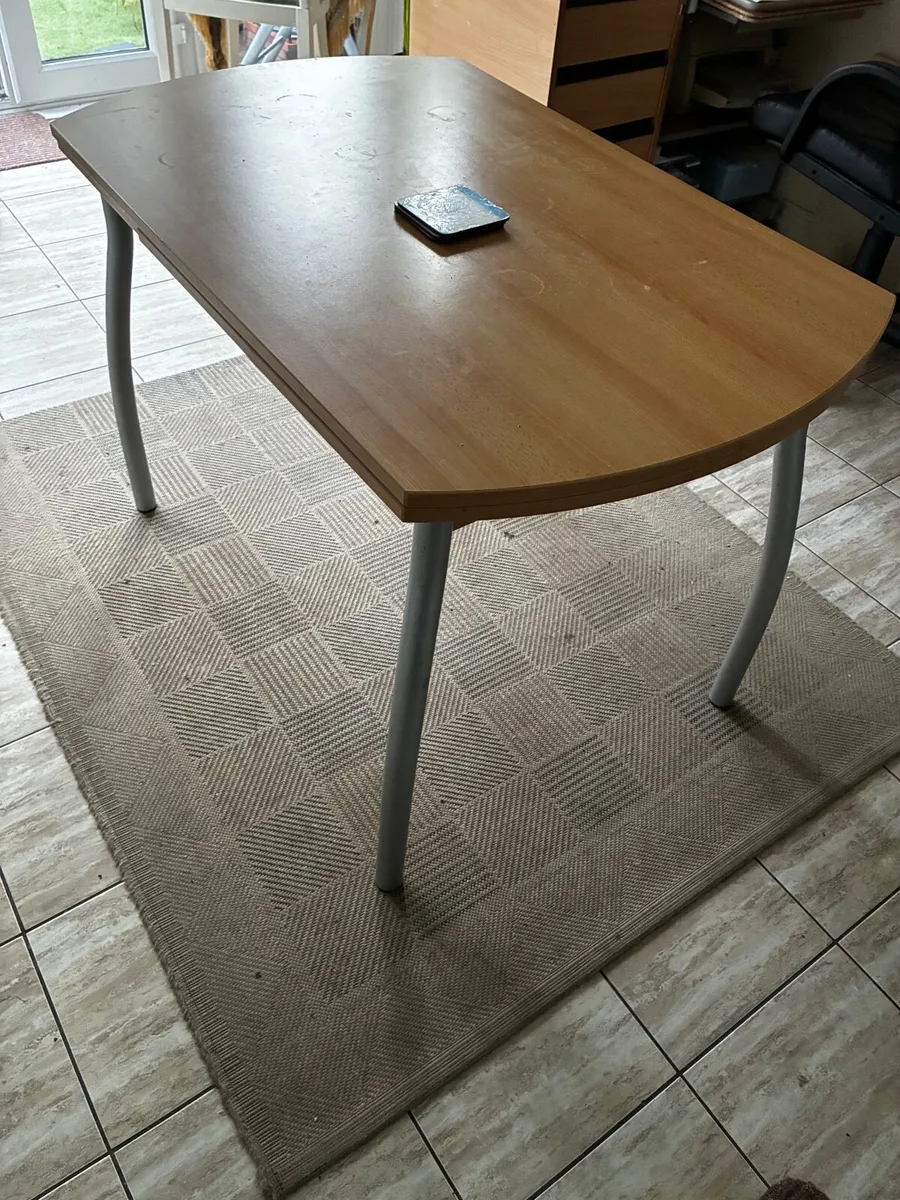 Kitchen table - tip-top condition - Image 3