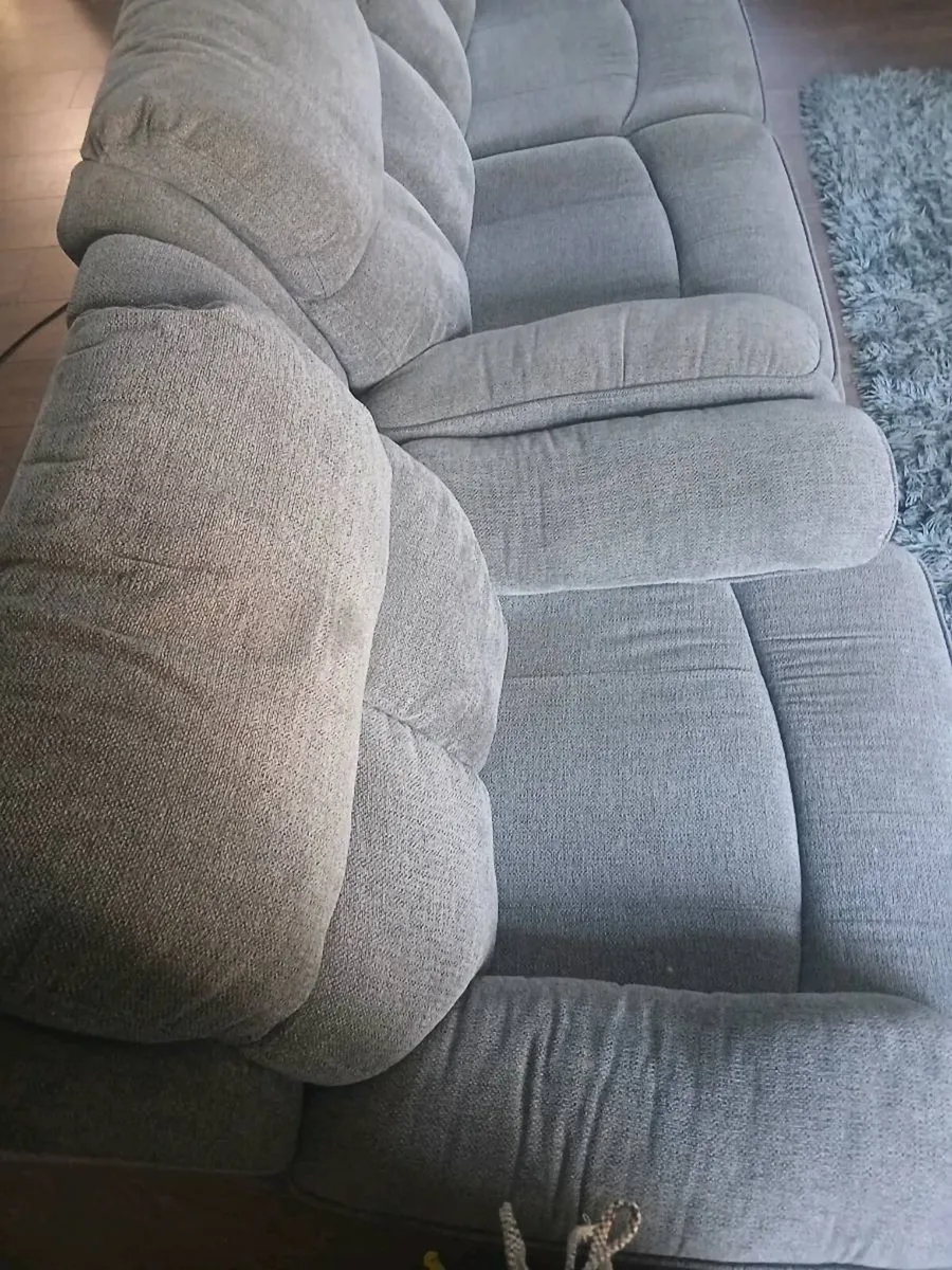 Grey three piece suite of furniture - Image 3