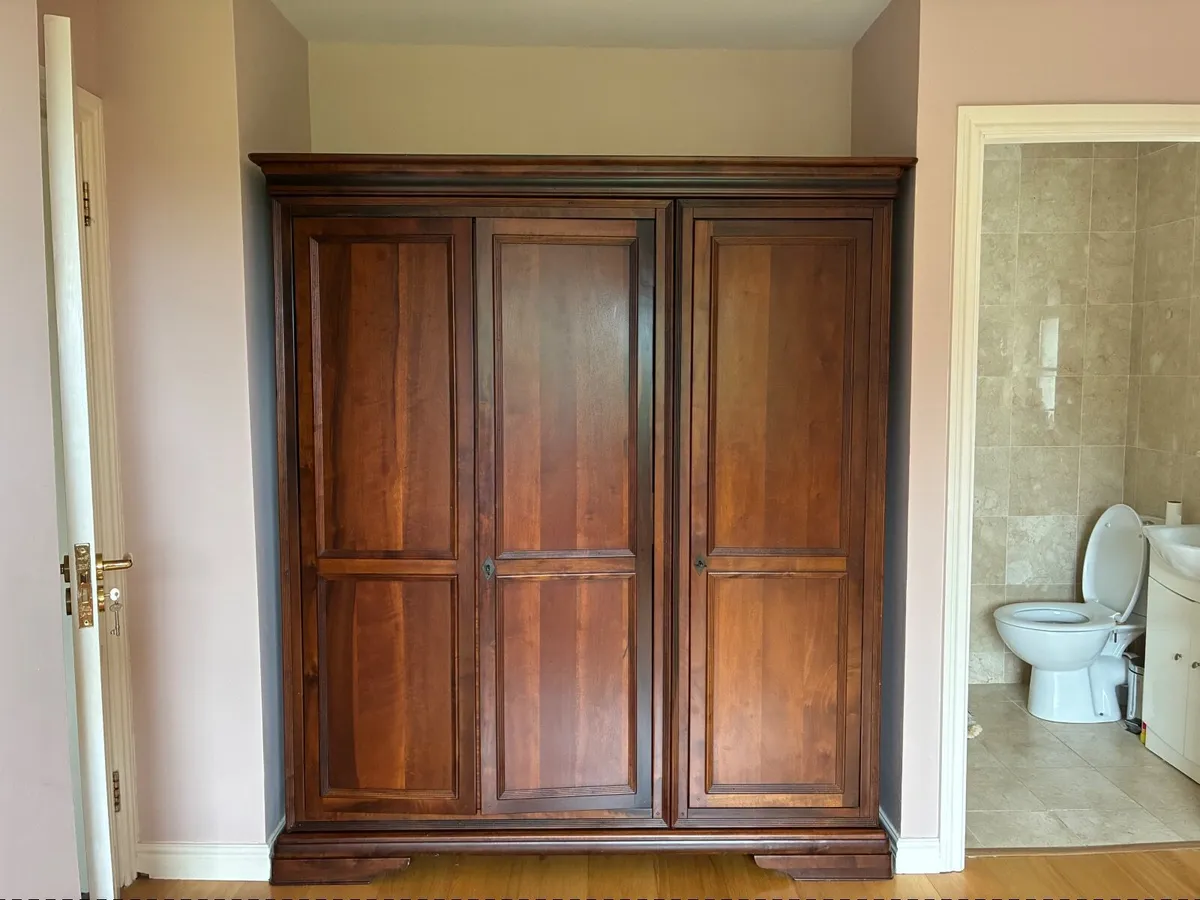 Solid mahogany Wardrobe and chest of drawers. - Image 3