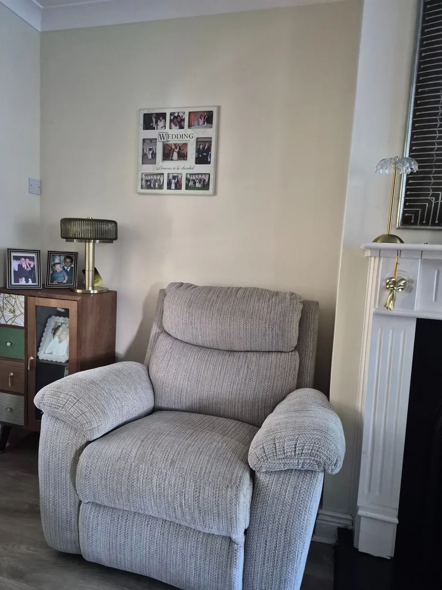 3 piece recyliner sofa and armchairs - Image 2