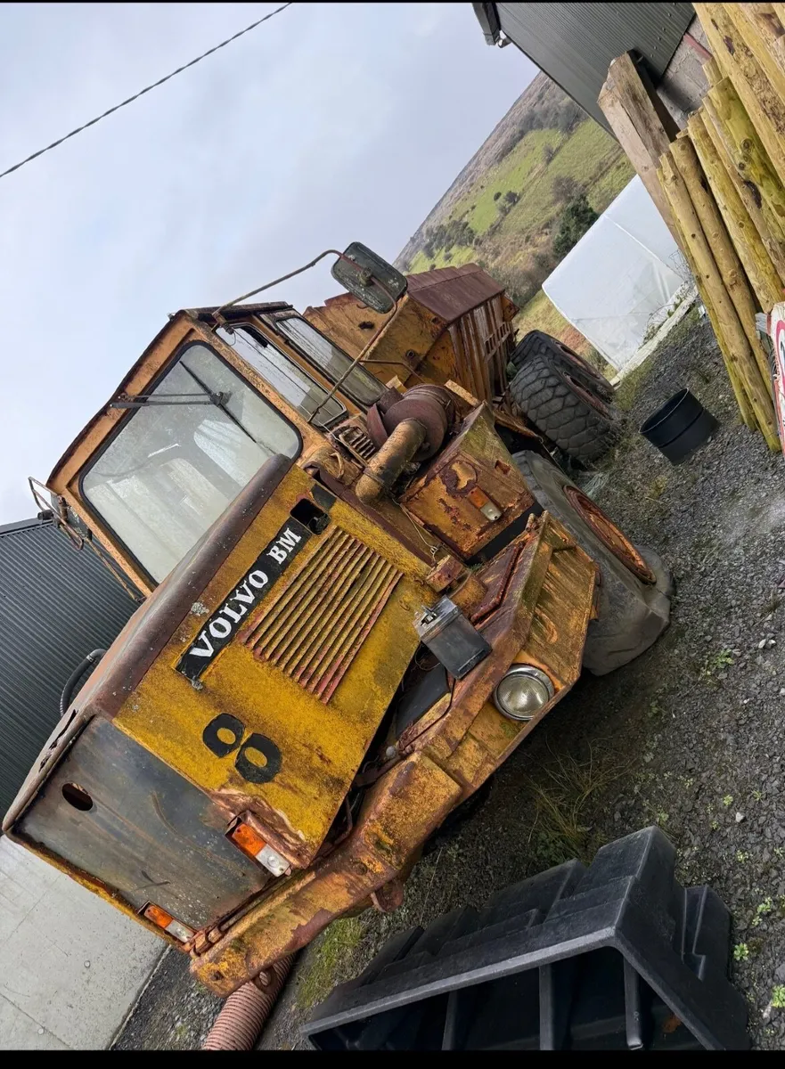 Volvo dump truck - Image 1