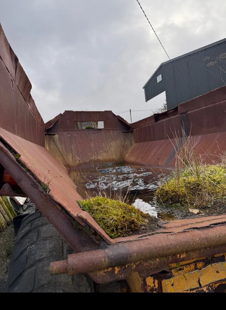 Volvo dump truck - Image 2