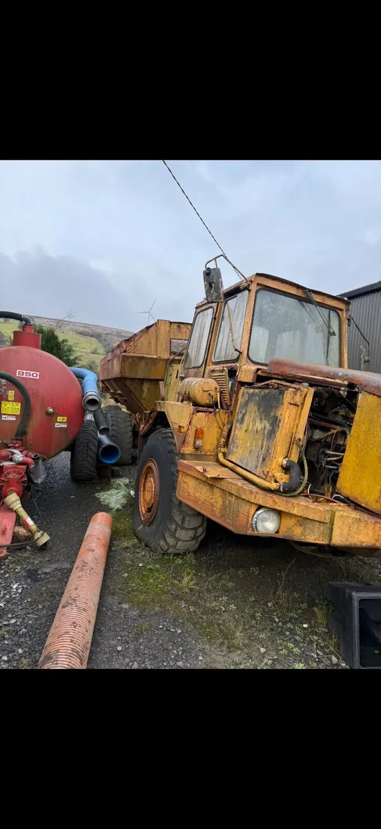 Volvo dump truck - Image 3