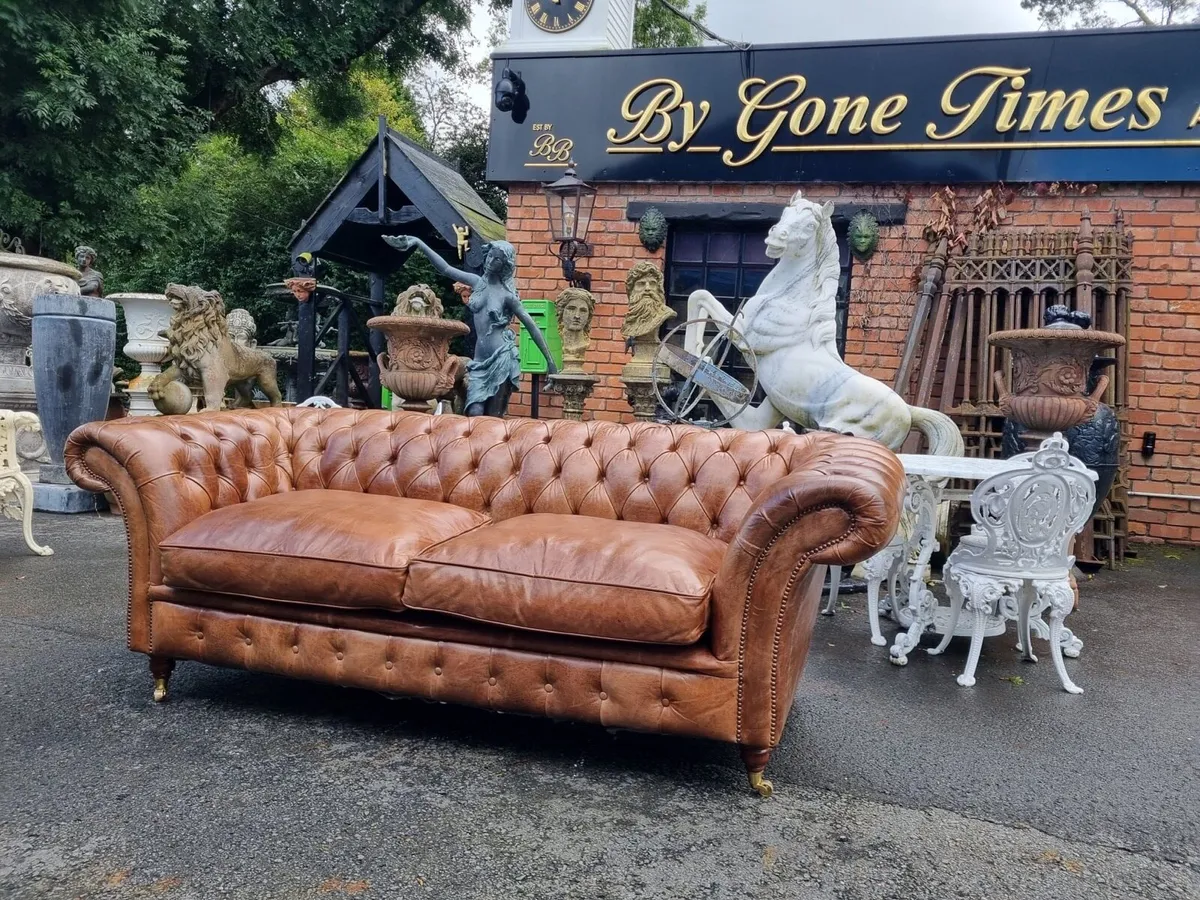 Halo leather chesterfield sofa - Image 3