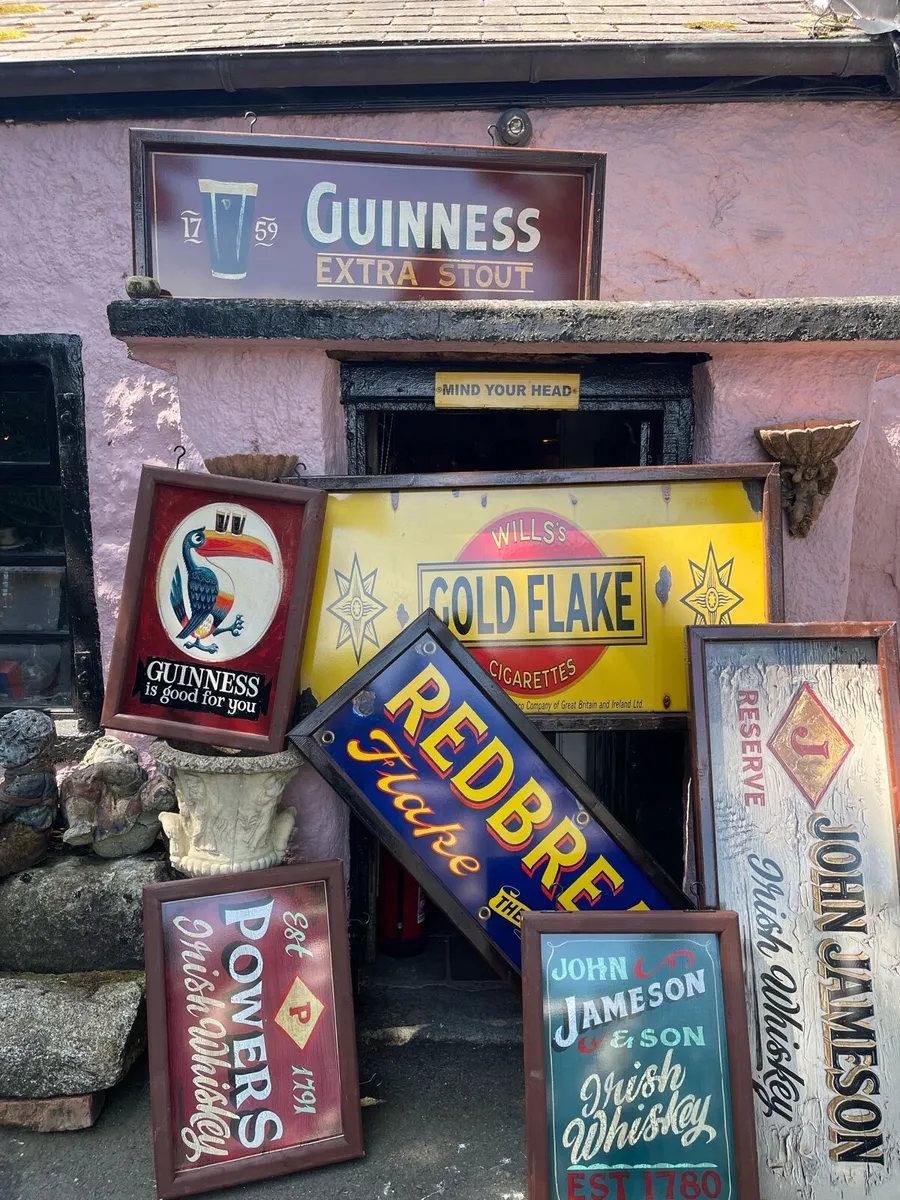 Irish pub memorabilia - Image 2