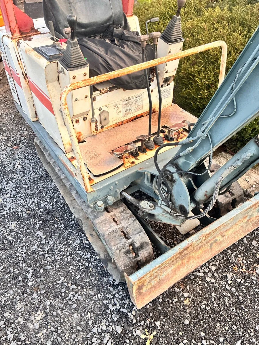 Mitsubishi 1.5 ton - Image 4