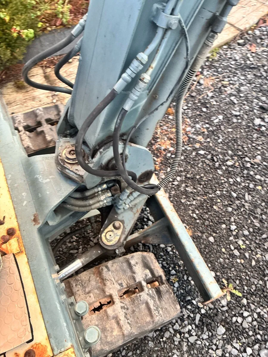 Mitsubishi 1.5 ton - Image 2