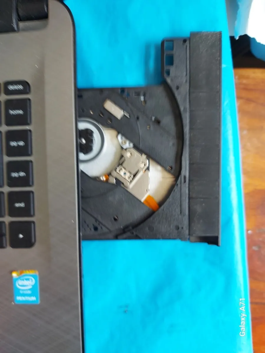HP 14 inch Laptop, Silver, 2 GB Ram, 500GB HDD, Wi - Image 3
