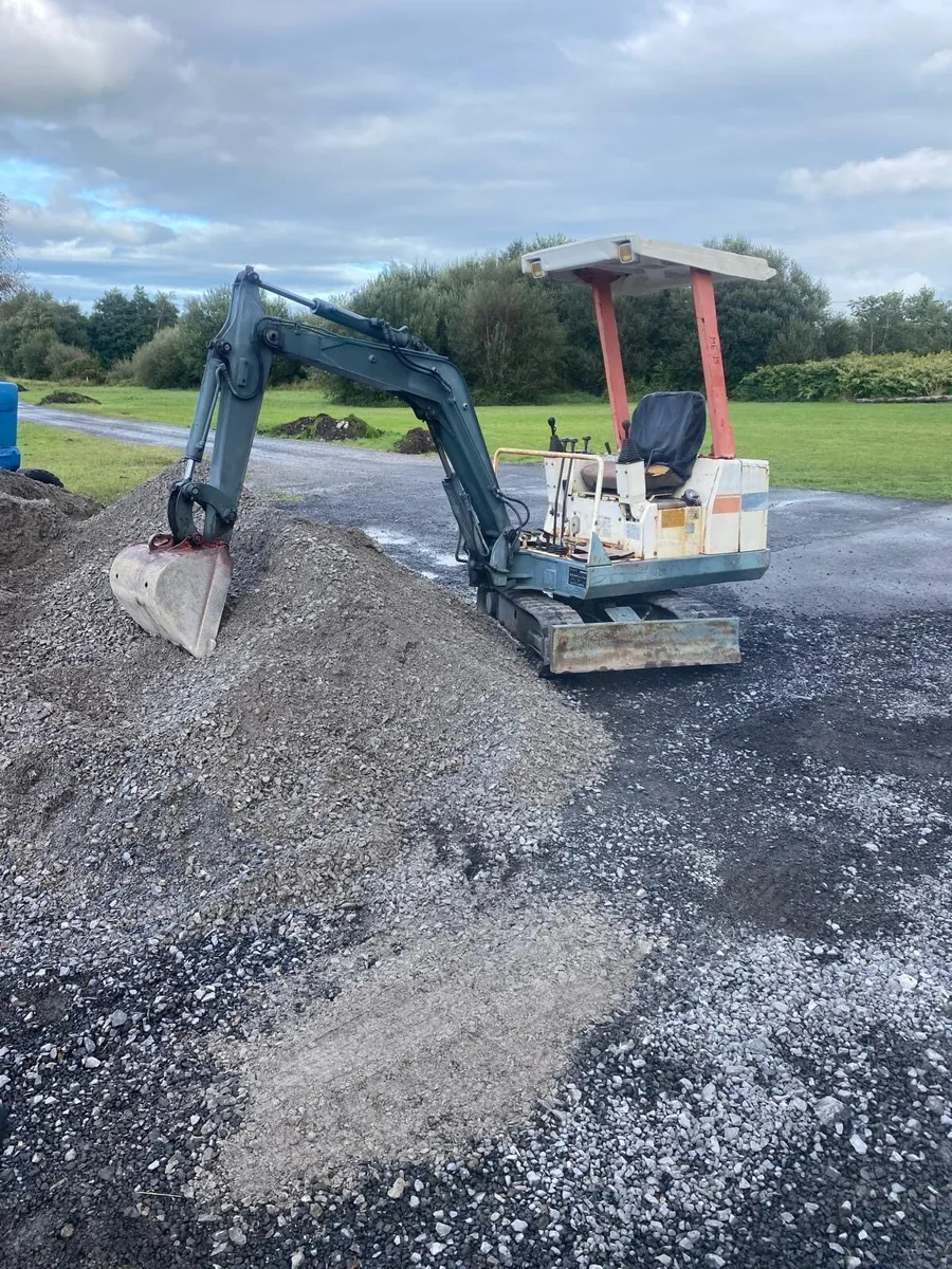 Mitsubishi 1.5 ton - Image 1