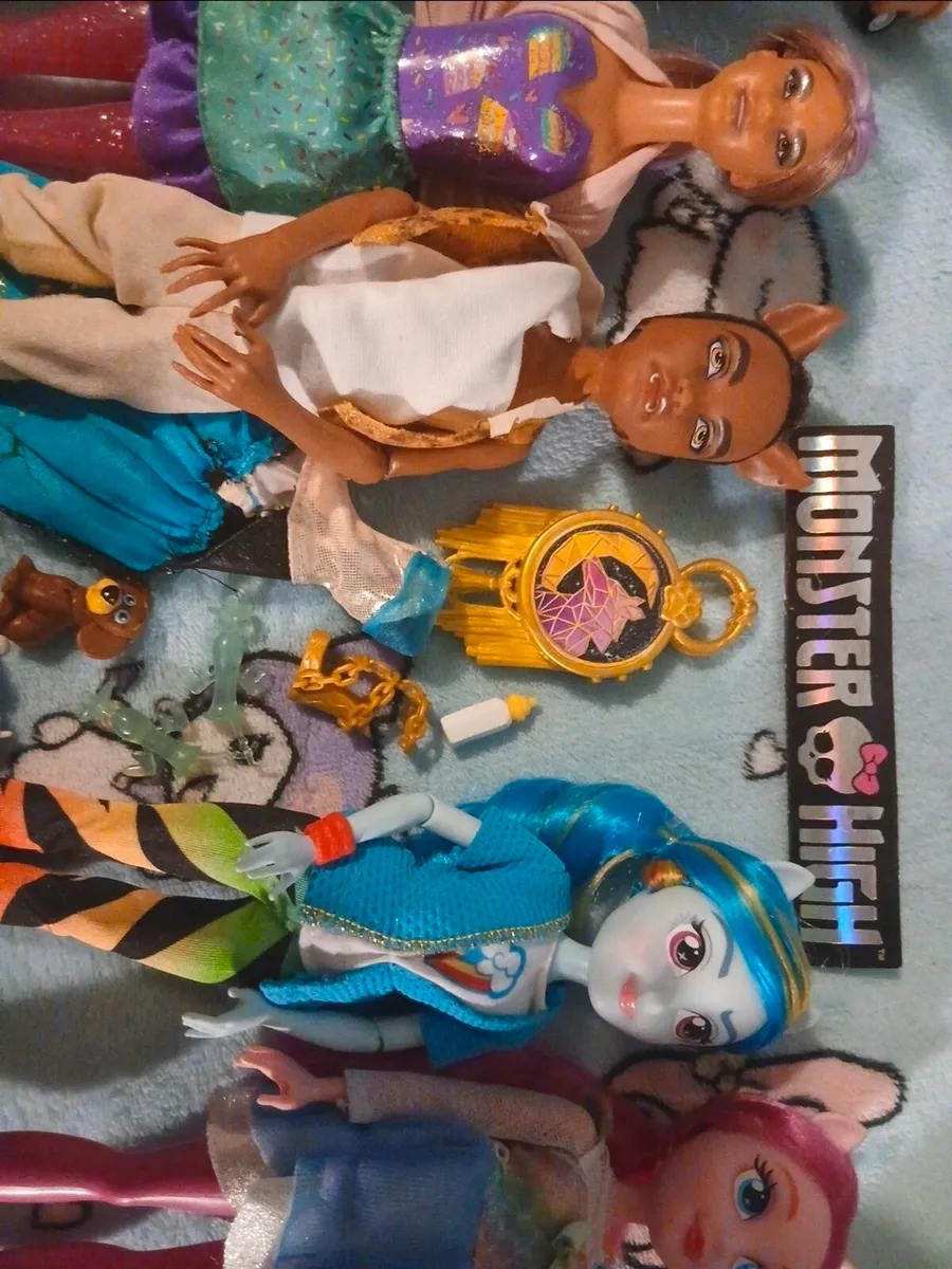 Monster high dolls and others lot - Image 1