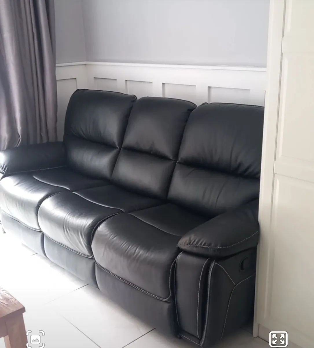 RECLINER Couch - Sallins €99