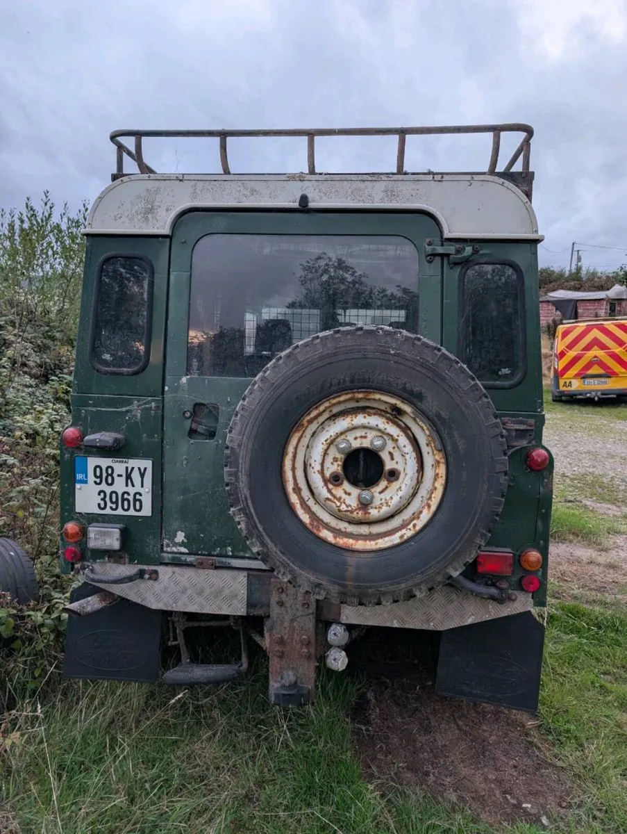 Land Rover Defender - Image 3