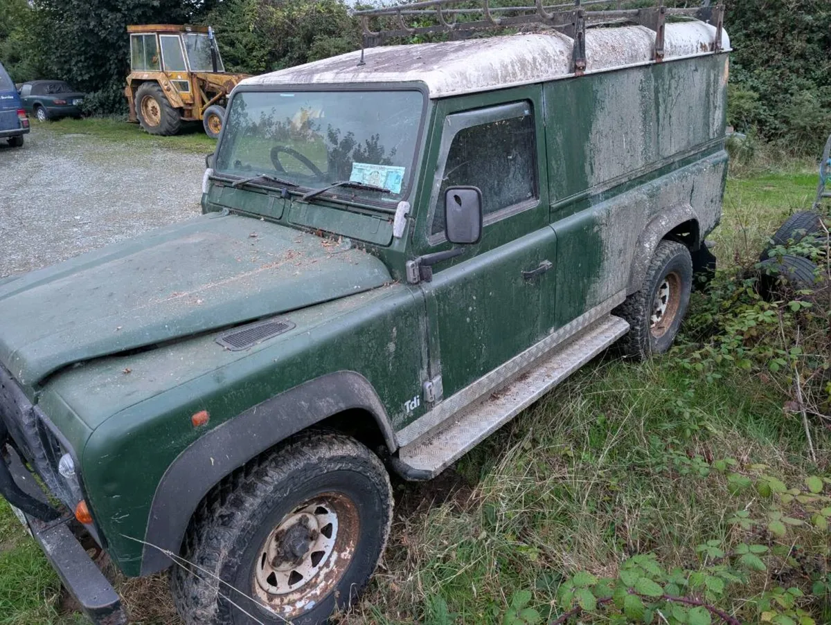 Land Rover Defender - Image 4