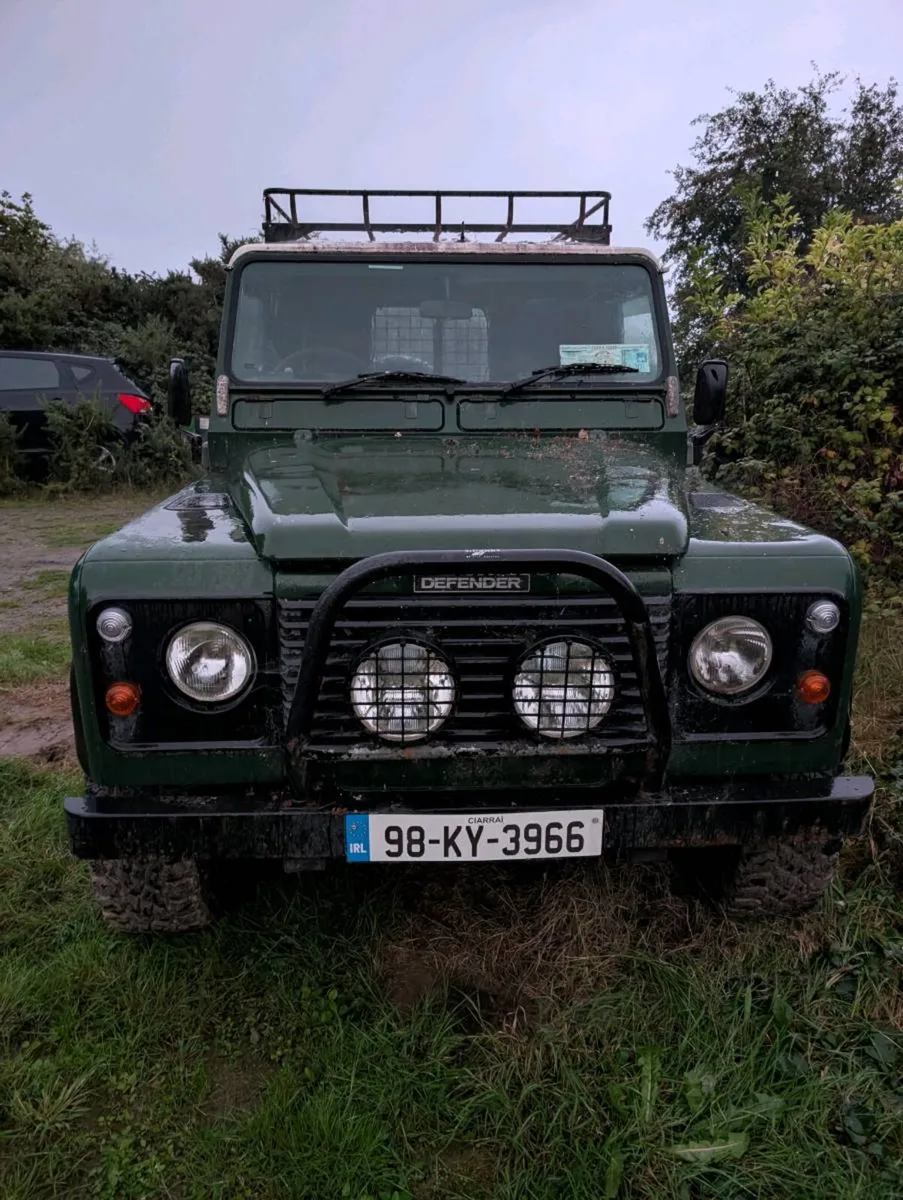 Land Rover Defender - Image 1