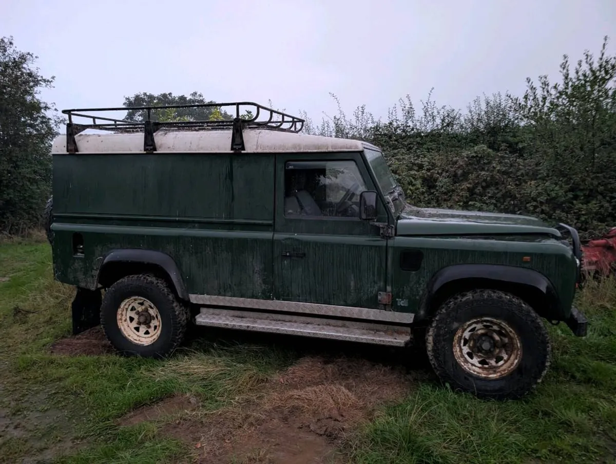 Land Rover Defender - Image 2