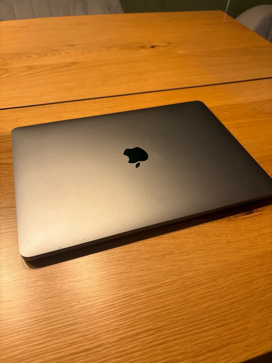 MacBook Pro 13inch i7 16GB+500GB SSD (2019) - Image 2