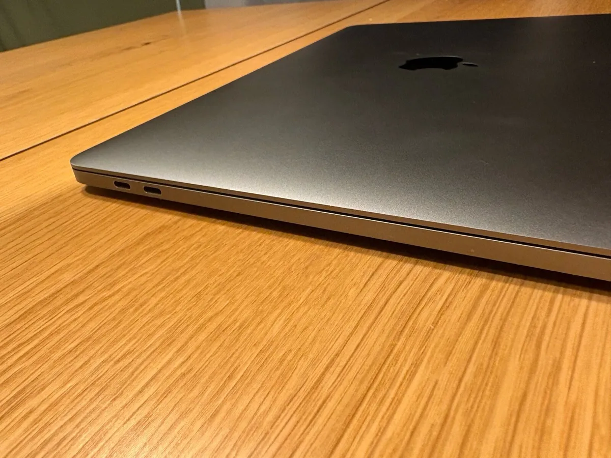 MacBook Pro 13inch i7 16GB+500GB SSD (2019) - Image 3